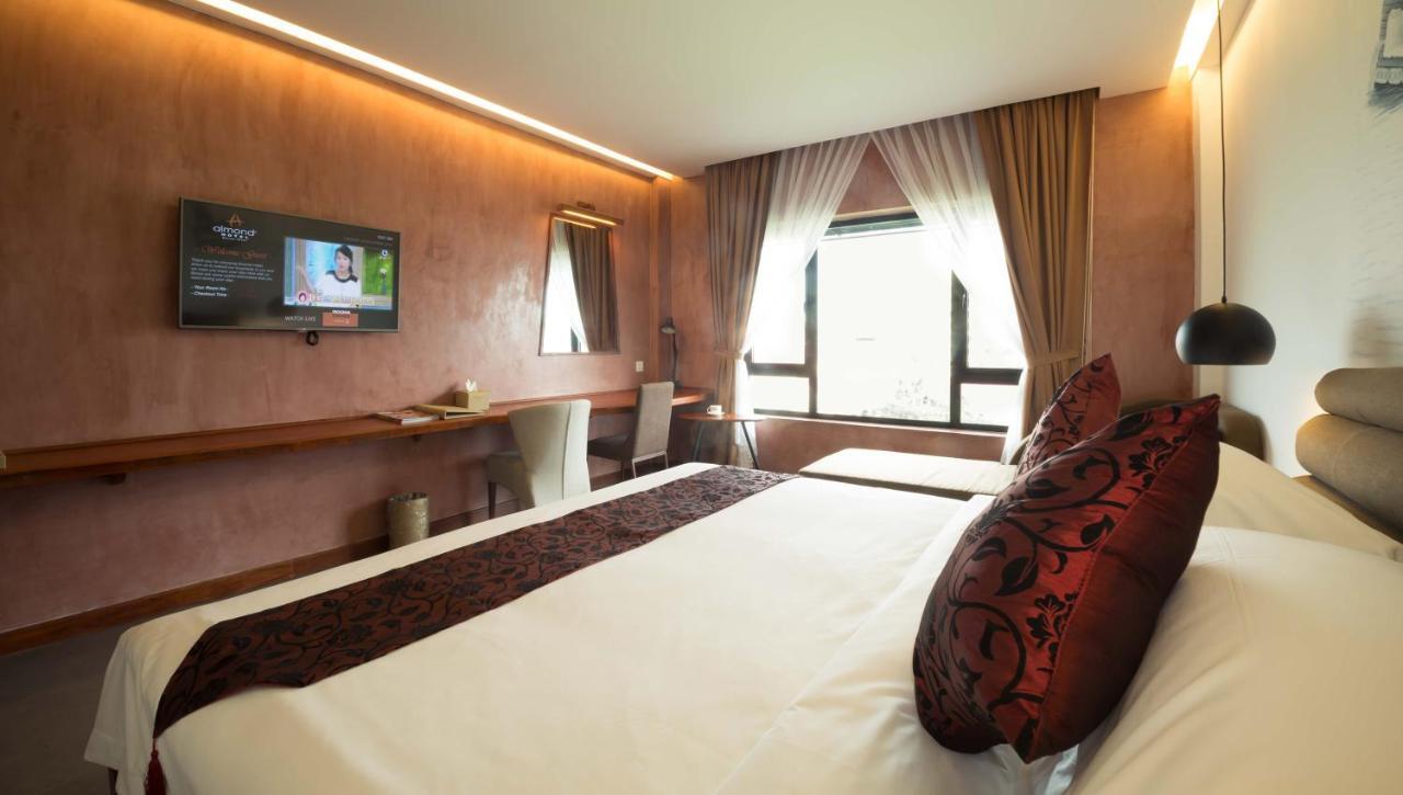 Almond Hotel Bassac River Phnom Penh Exterior foto