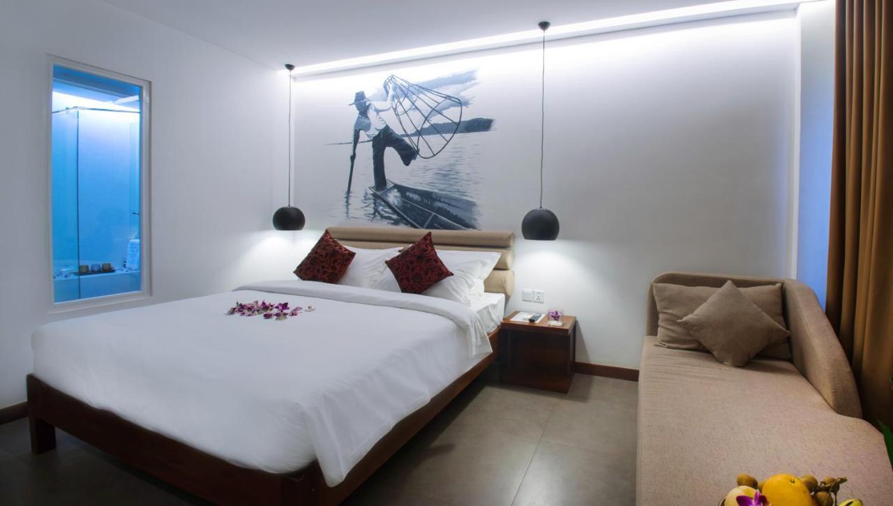 Almond Hotel Bassac River Phnom Penh Exterior foto