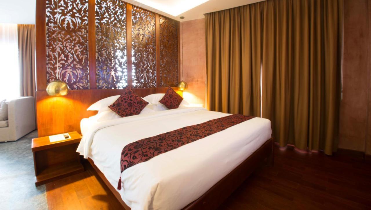 Almond Hotel Bassac River Phnom Penh Exterior foto